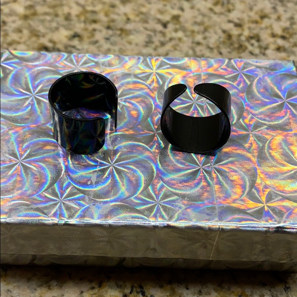 Brand new! Black metal adjustable ring set
